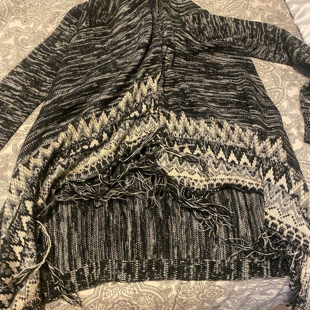 Women's Black and Gray Patterned Sweater